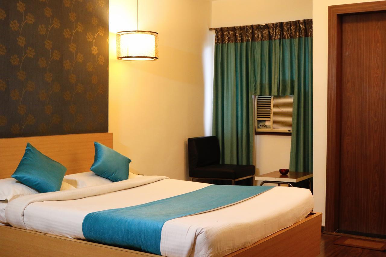 The Club Hotel Bangalore Exterior foto